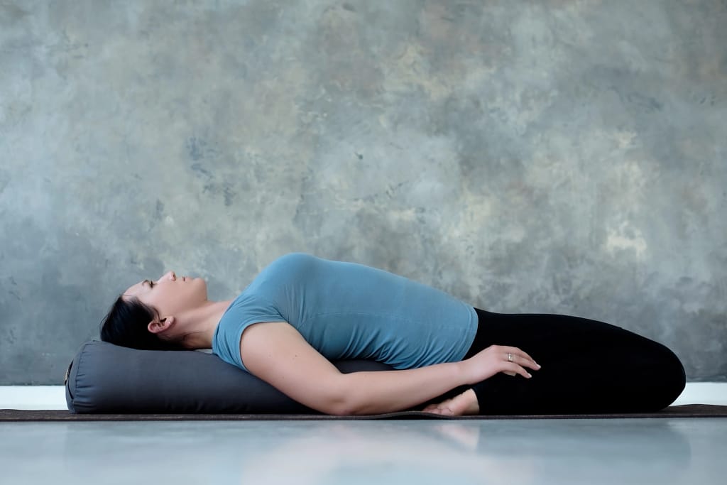 7 Yoga Poses for Endometriosis: For Easing Pain and Discomfort 8